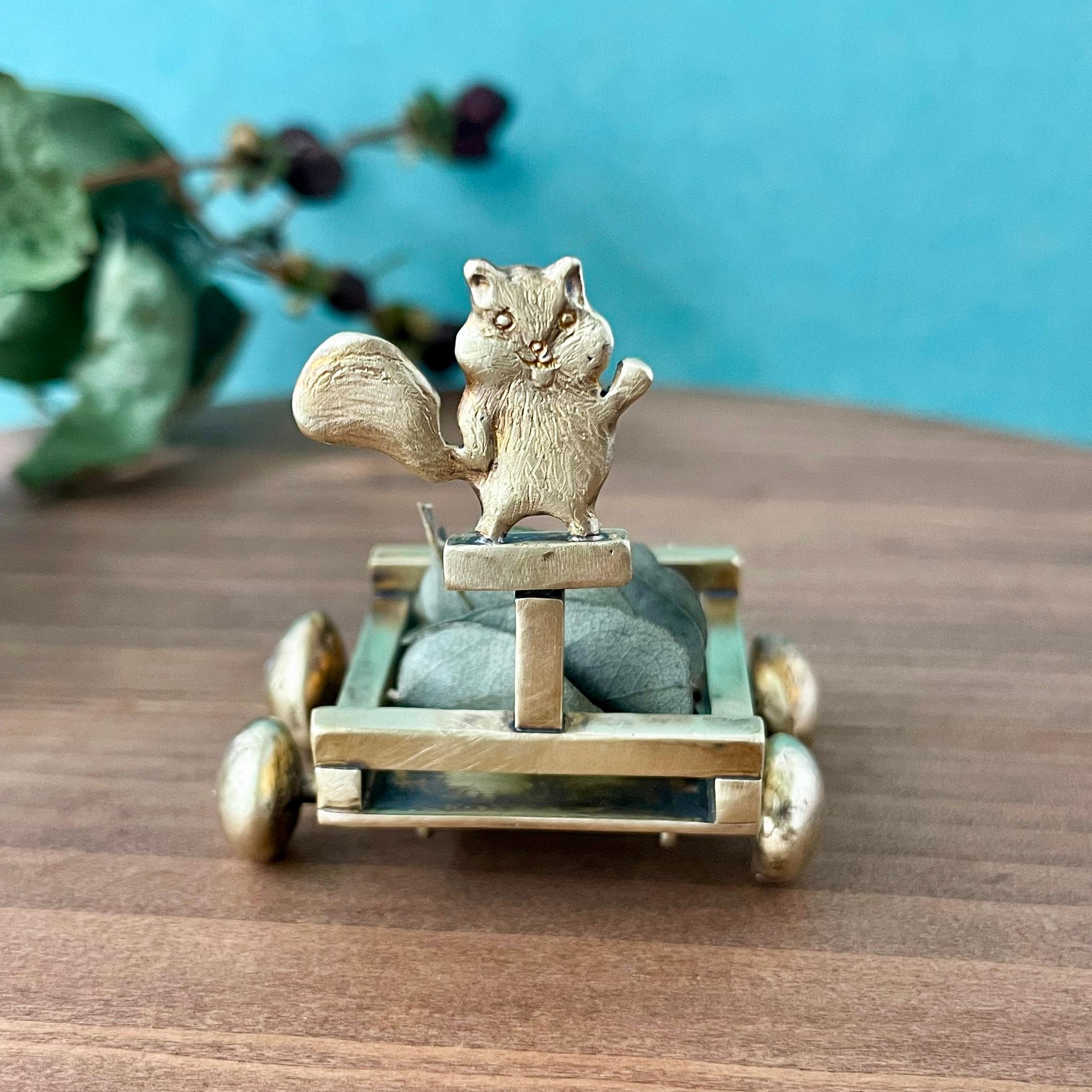 シマリスさんの小さな手押し車　真鍮 | 2枚目